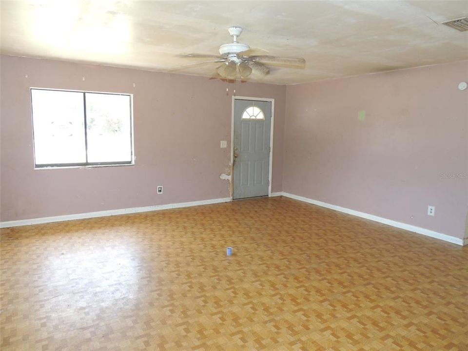 For Sale: $144,900 (2 beds, 2 baths, 1593 Square Feet)