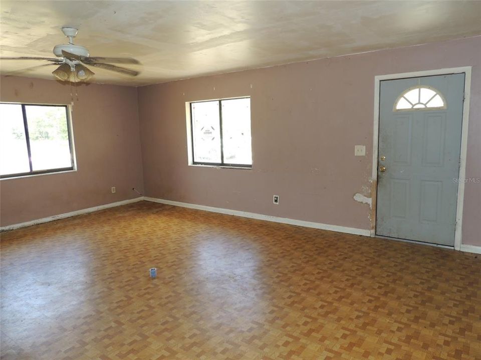 For Sale: $160,500 (2 beds, 2 baths, 1593 Square Feet)