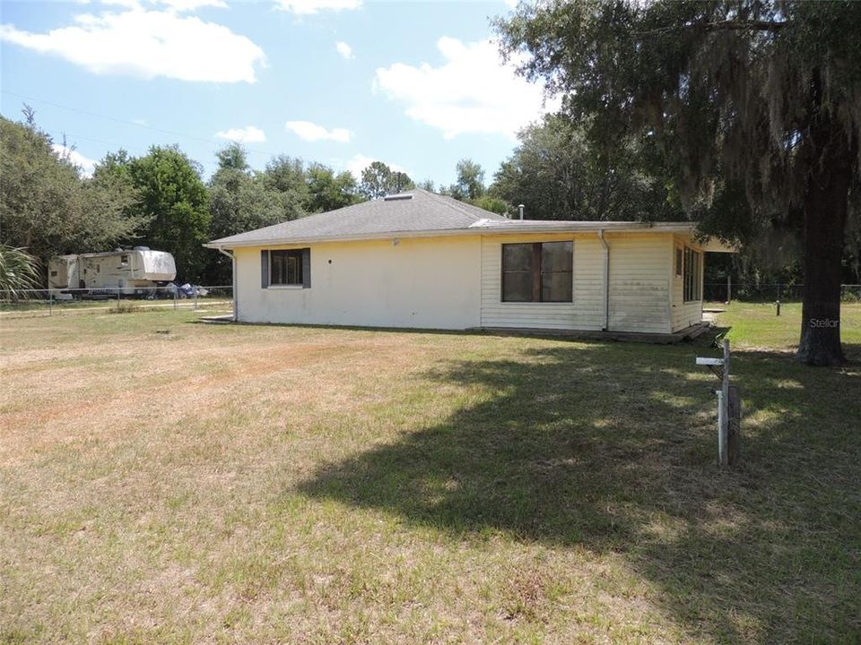 For Sale: $160,500 (2 beds, 2 baths, 1593 Square Feet)