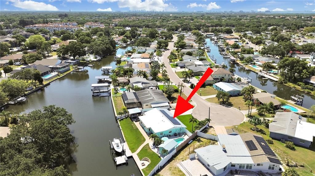 This Waterfront community hosts holiday BOAT PARADES & is convenient to Tampa Airport, beaches, Veteran's Expressway, as well as downtown Tampa!