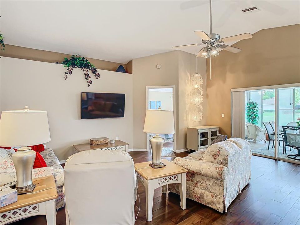 For Sale: $344,900 (3 beds, 2 baths, 1489 Square Feet)