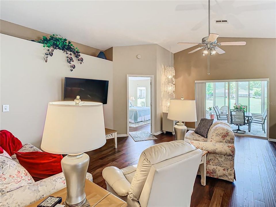 For Sale: $344,900 (3 beds, 2 baths, 1489 Square Feet)