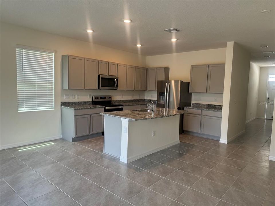 For Rent: $2,295 (3 beds, 3 baths, 1758 Square Feet)