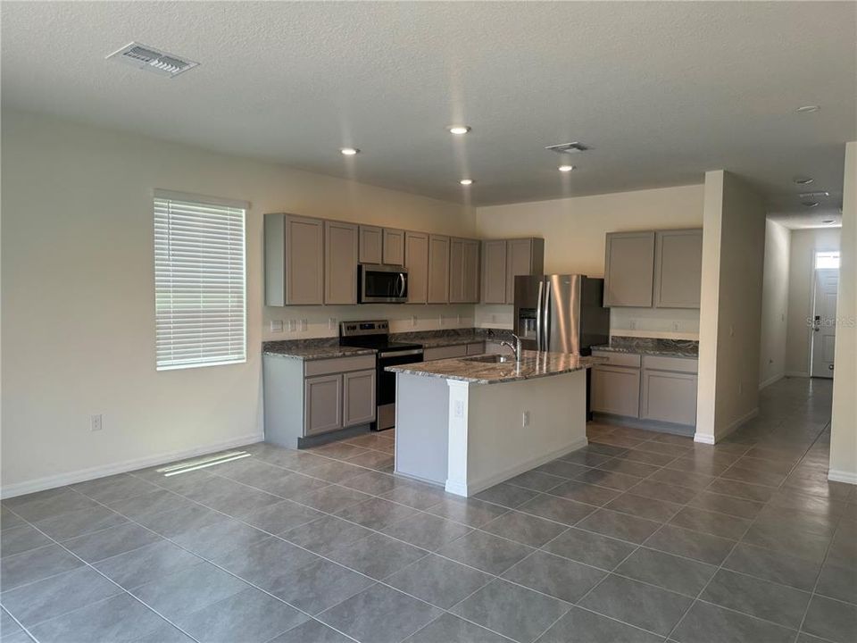 For Rent: $2,295 (3 beds, 3 baths, 1758 Square Feet)