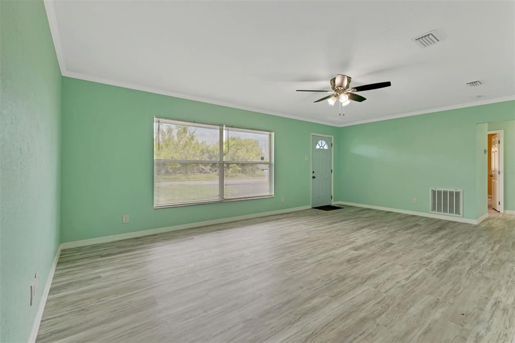 For Sale: $250,000 (3 beds, 2 baths, 1690 Square Feet)