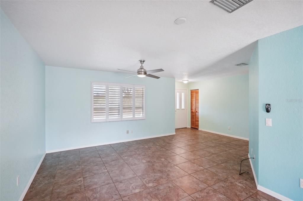 For Sale: $308,000 (2 beds, 2 baths, 1231 Square Feet)