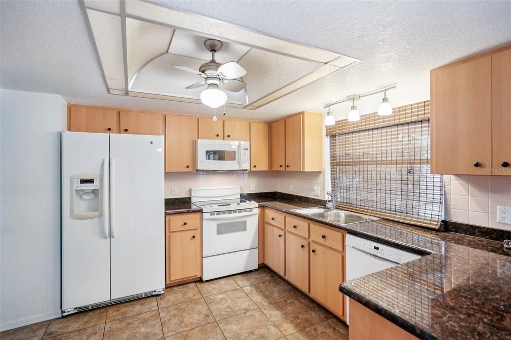 For Sale: $308,000 (2 beds, 2 baths, 1231 Square Feet)