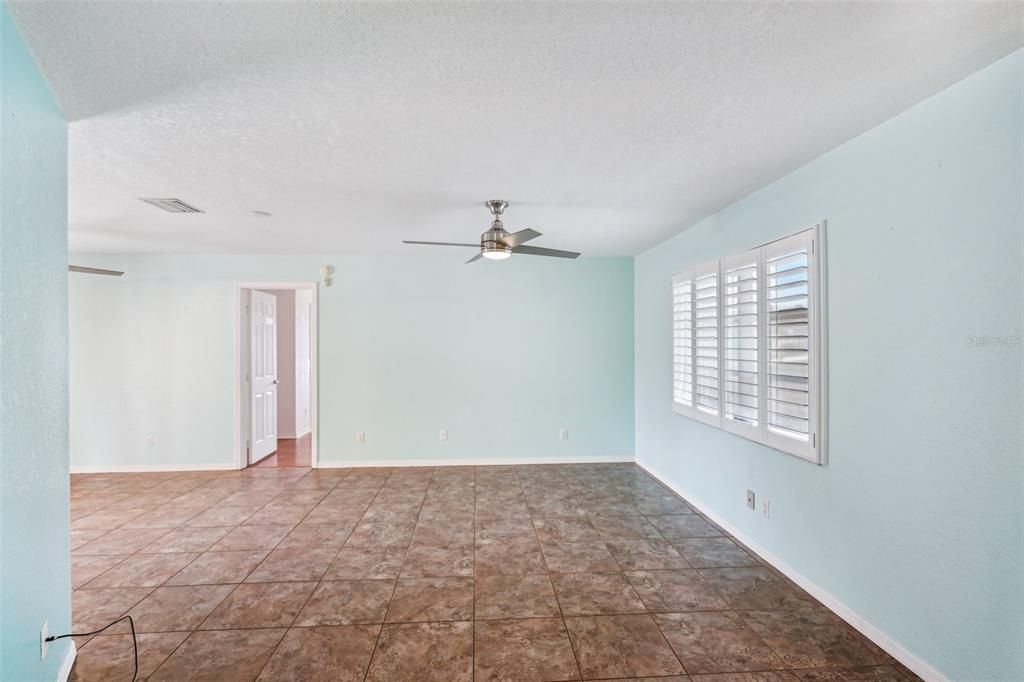 For Sale: $308,000 (2 beds, 2 baths, 1231 Square Feet)
