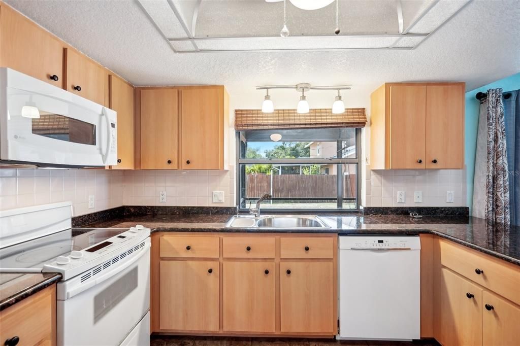 For Sale: $308,000 (2 beds, 2 baths, 1231 Square Feet)