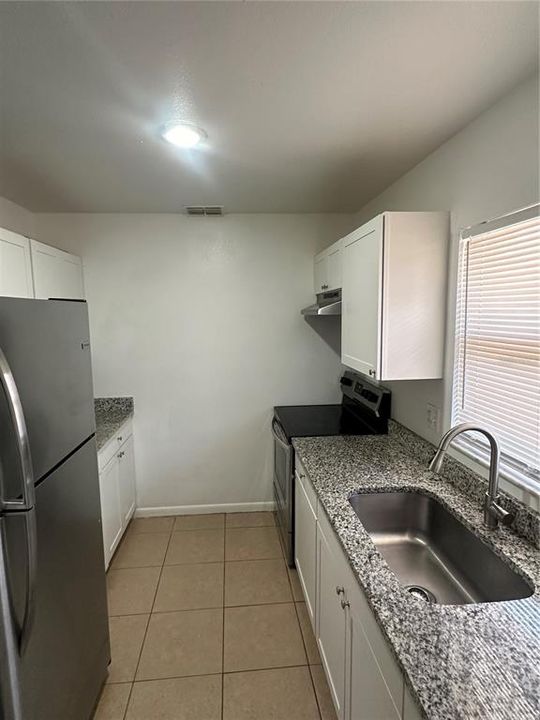 For Rent: $1,375 (2 beds, 1 baths, 804 Square Feet)