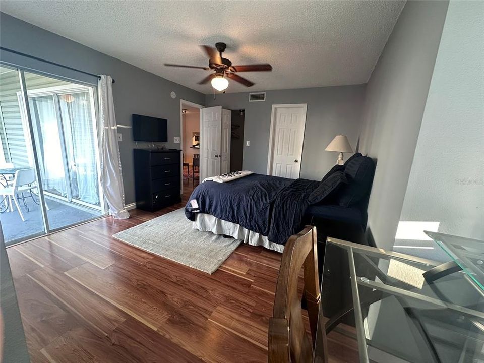 For Rent: $1,900 (2 beds, 1 baths, 770 Square Feet)