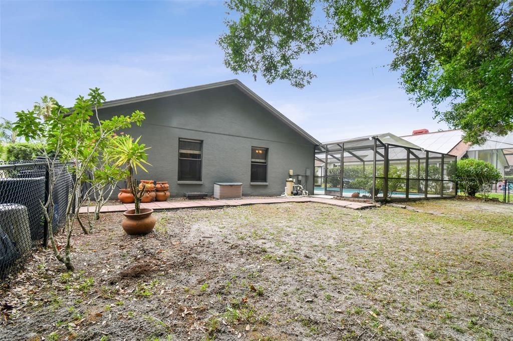 Active With Contract: $585,000 (4 beds, 2 baths, 2124 Square Feet)