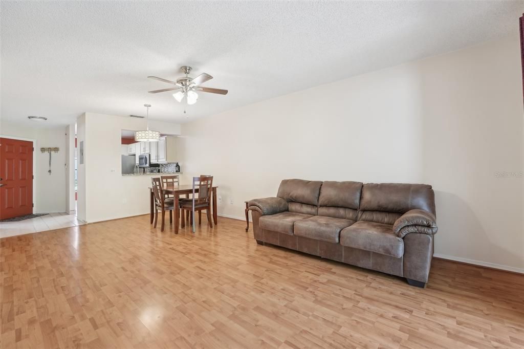 For Sale: $239,000 (2 beds, 1 baths, 1121 Square Feet)