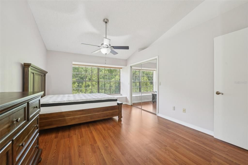 For Sale: $239,000 (2 beds, 1 baths, 1121 Square Feet)