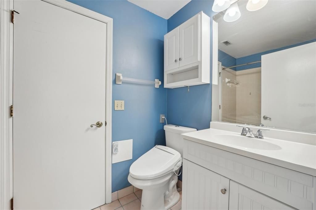 For Sale: $239,000 (2 beds, 1 baths, 1121 Square Feet)