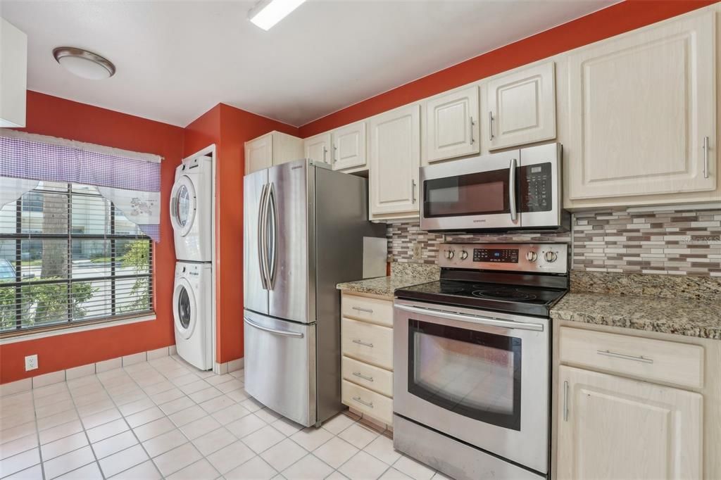 For Sale: $239,000 (2 beds, 1 baths, 1121 Square Feet)