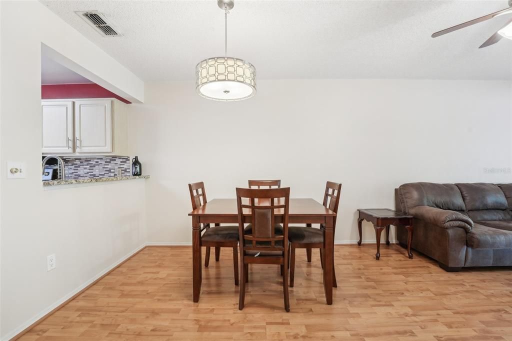 For Sale: $239,000 (2 beds, 1 baths, 1121 Square Feet)