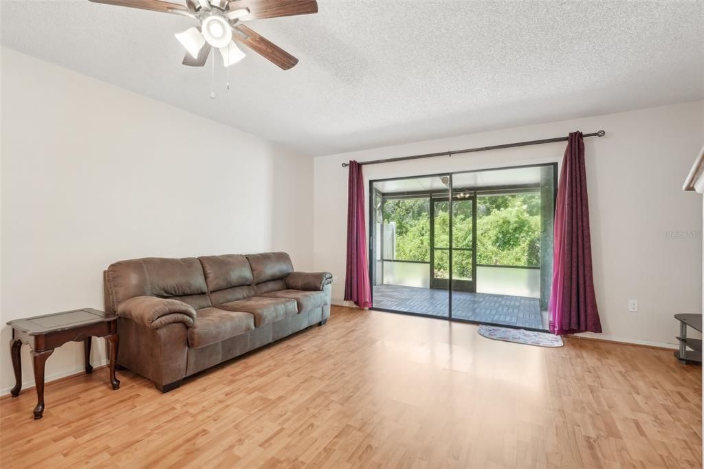 For Sale: $239,000 (2 beds, 1 baths, 1121 Square Feet)