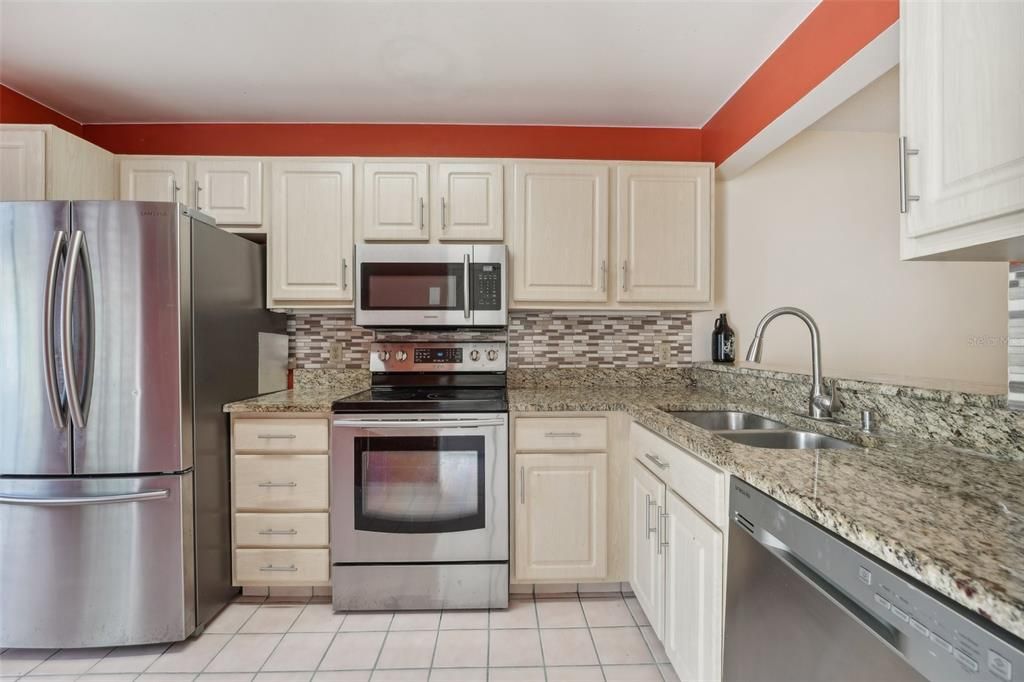 For Sale: $239,000 (2 beds, 1 baths, 1121 Square Feet)