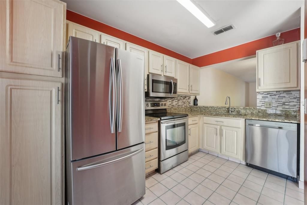For Sale: $239,000 (2 beds, 1 baths, 1121 Square Feet)