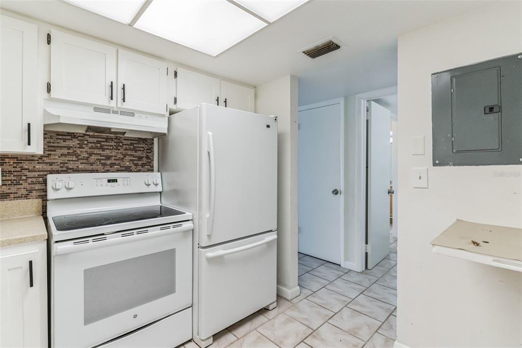 For Sale: $165,000 (1 beds, 1 baths, 633 Square Feet)