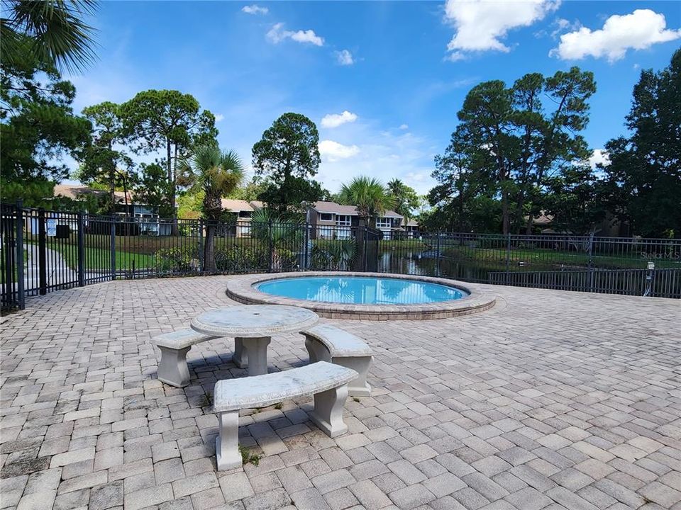 Jacuzzi and picnic area