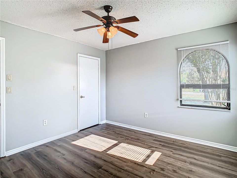 For Sale: $349,900 (3 beds, 2 baths, 1902 Square Feet)