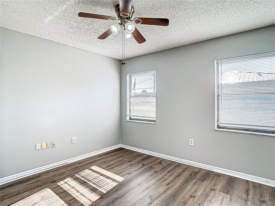 For Sale: $349,900 (3 beds, 2 baths, 1902 Square Feet)