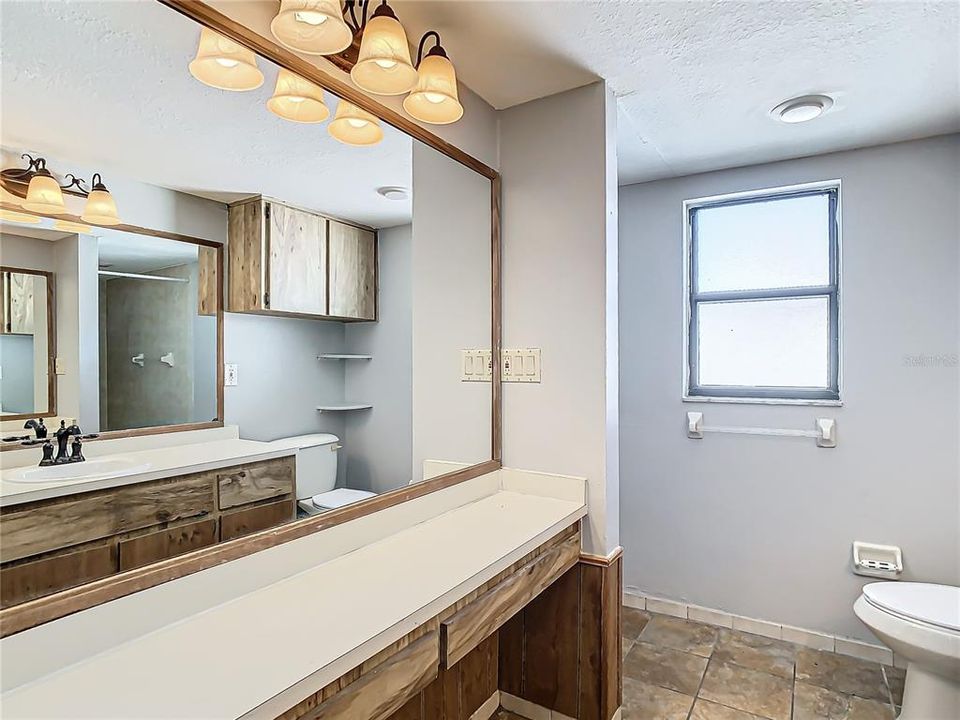 For Sale: $349,900 (3 beds, 2 baths, 1902 Square Feet)