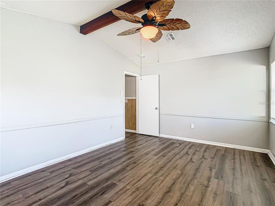 For Sale: $349,900 (3 beds, 2 baths, 1902 Square Feet)