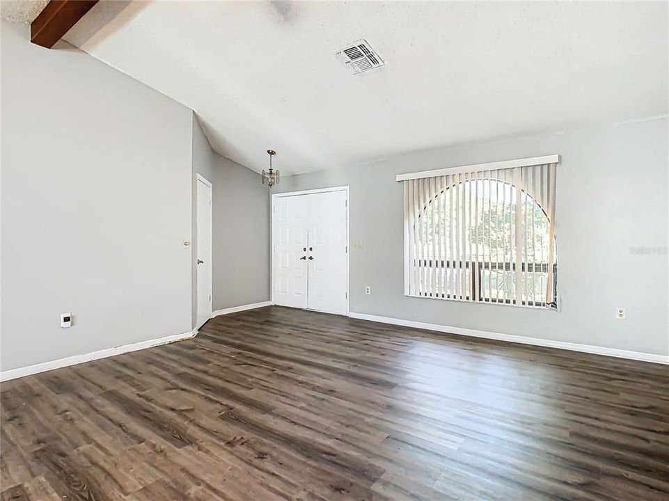 For Sale: $349,900 (3 beds, 2 baths, 1902 Square Feet)