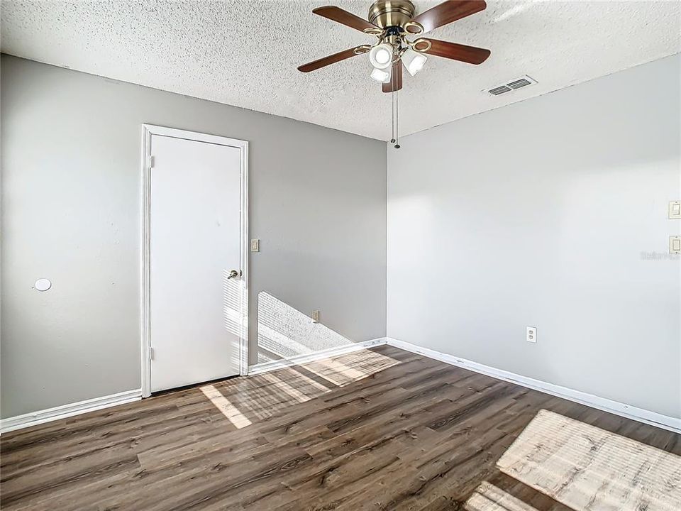 For Sale: $349,900 (3 beds, 2 baths, 1902 Square Feet)