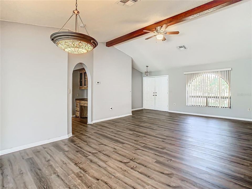 For Sale: $349,900 (3 beds, 2 baths, 1902 Square Feet)