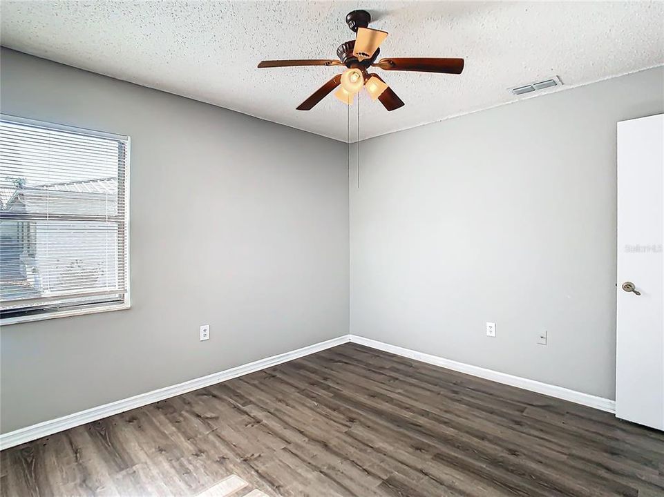 For Sale: $349,900 (3 beds, 2 baths, 1902 Square Feet)