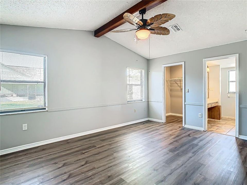 For Sale: $349,900 (3 beds, 2 baths, 1902 Square Feet)