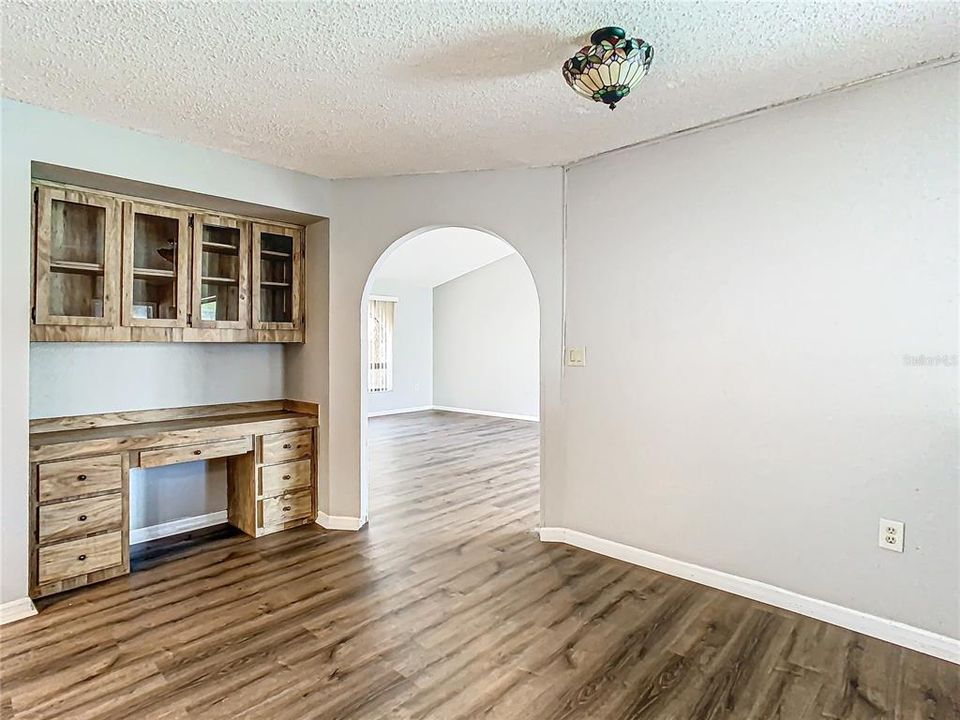 For Sale: $349,900 (3 beds, 2 baths, 1902 Square Feet)