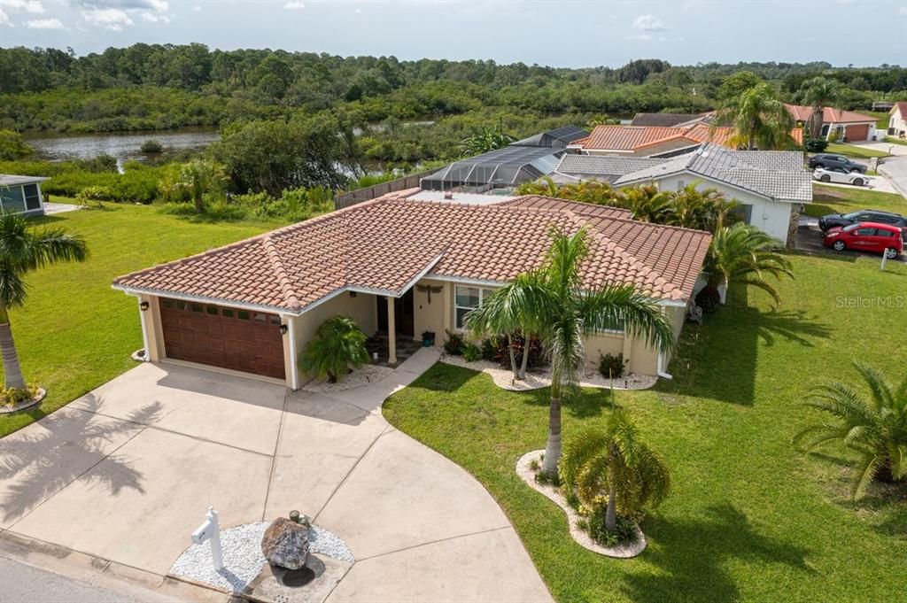 For Sale: $575,000 (3 beds, 2 baths, 1693 Square Feet)