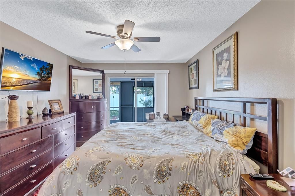 For Sale: $289,000 (3 beds, 2 baths, 1100 Square Feet)