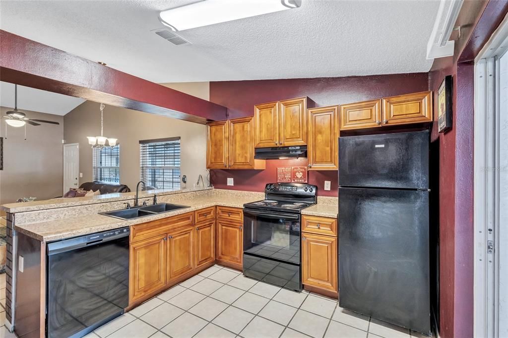 For Sale: $289,000 (3 beds, 2 baths, 1100 Square Feet)