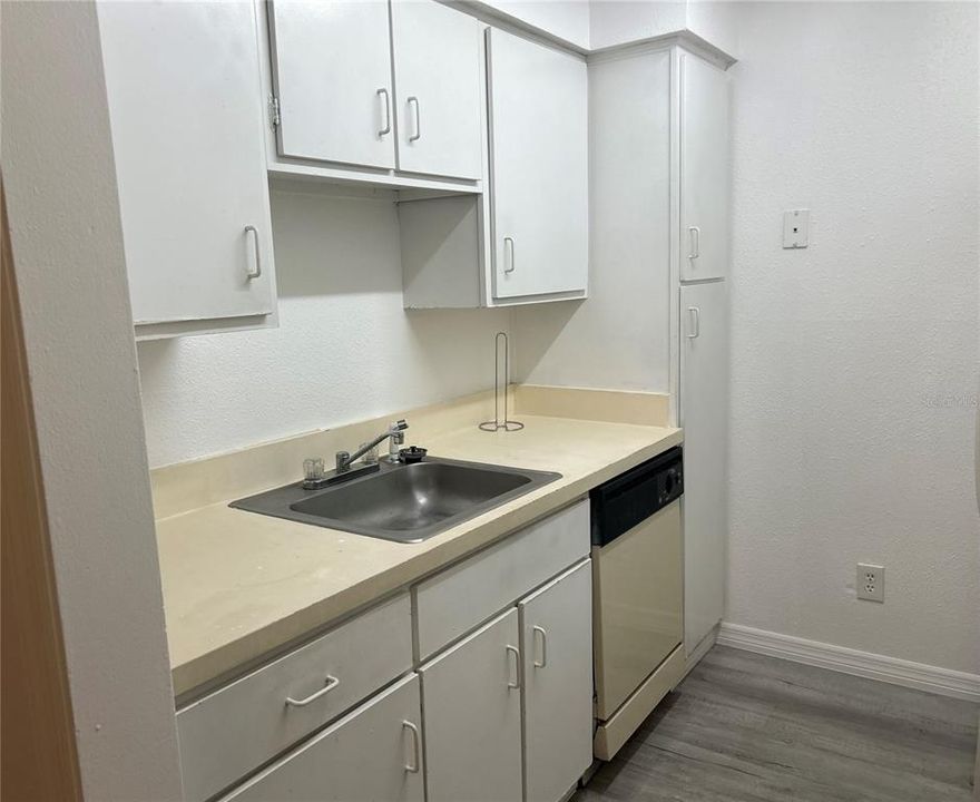 For Rent: $1,500 (2 beds, 2 baths, 984 Square Feet)