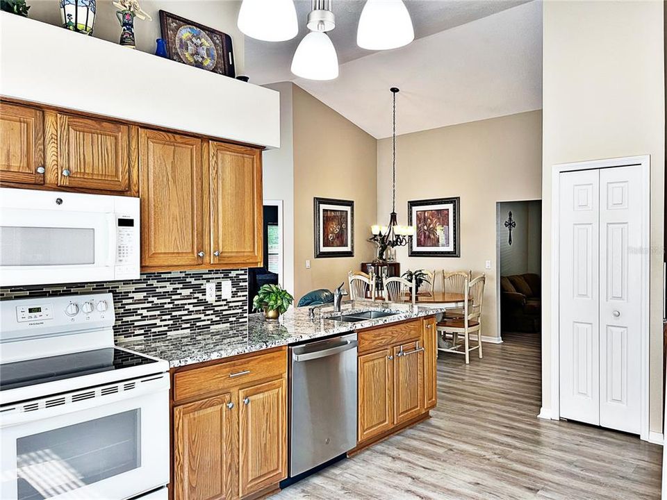 Kitchen and dining room, solid wood cabinets, vaulted ceilings,backsplash