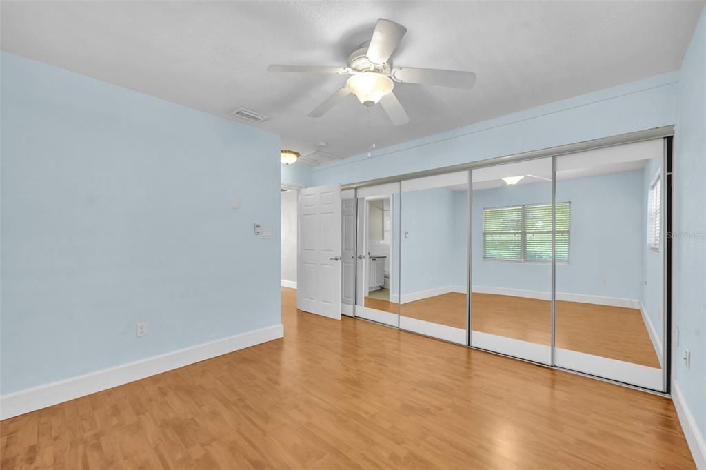 For Sale: $240,000 (1 beds, 1 baths, 540 Square Feet)