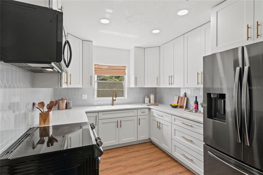 BEAUTIFUL UPDATED KITCHEN AND APPLIANCES!