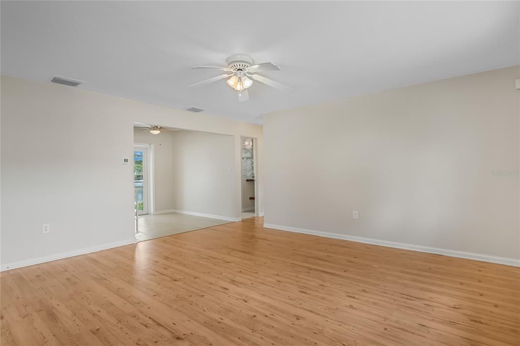 Recently Sold: $270,000 (2 beds, 1 baths, 1028 Square Feet)