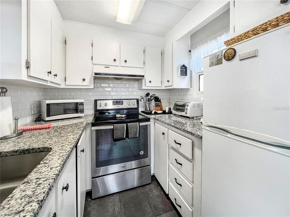 For Sale: $265,000 (1 beds, 1 baths, 620 Square Feet)