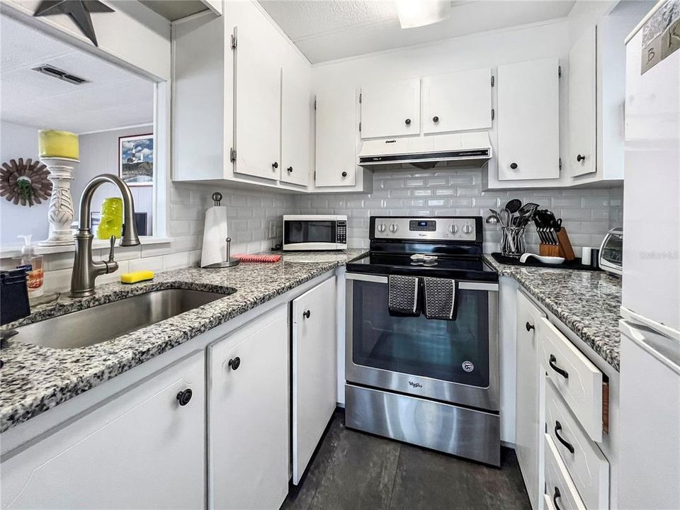 For Sale: $265,000 (1 beds, 1 baths, 620 Square Feet)