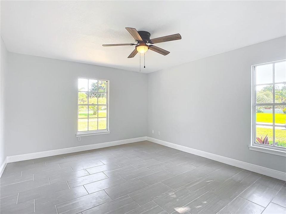 Active With Contract: $313,900 (2 beds, 2 baths, 1428 Square Feet)