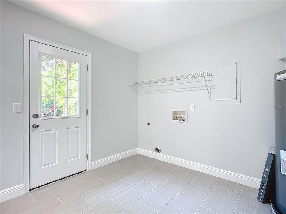 Active With Contract: $313,900 (2 beds, 2 baths, 1428 Square Feet)