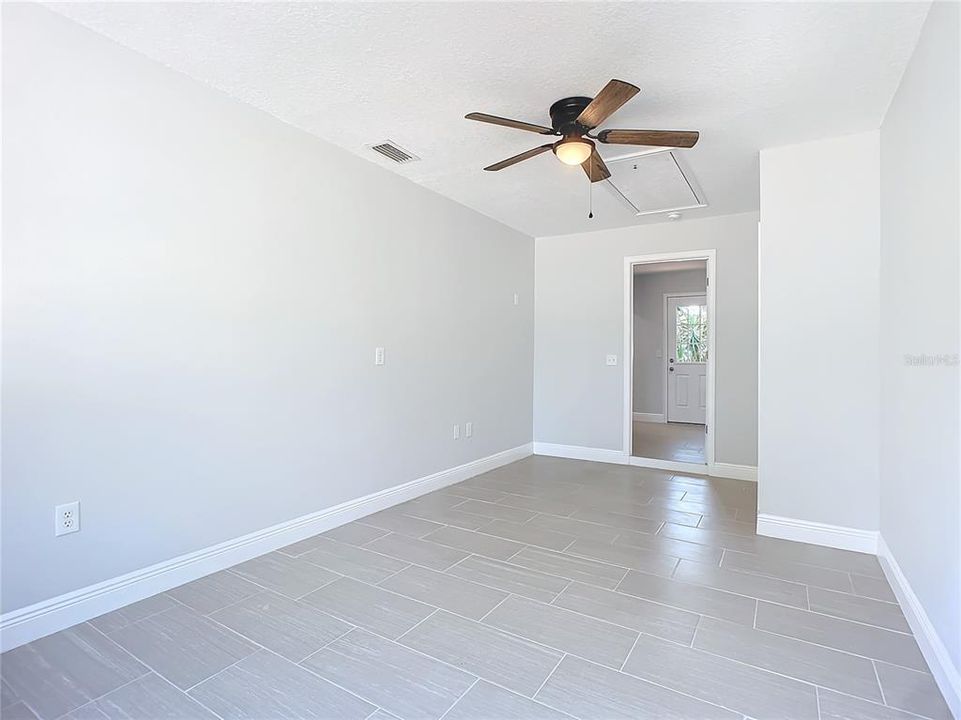 Active With Contract: $313,900 (2 beds, 2 baths, 1428 Square Feet)