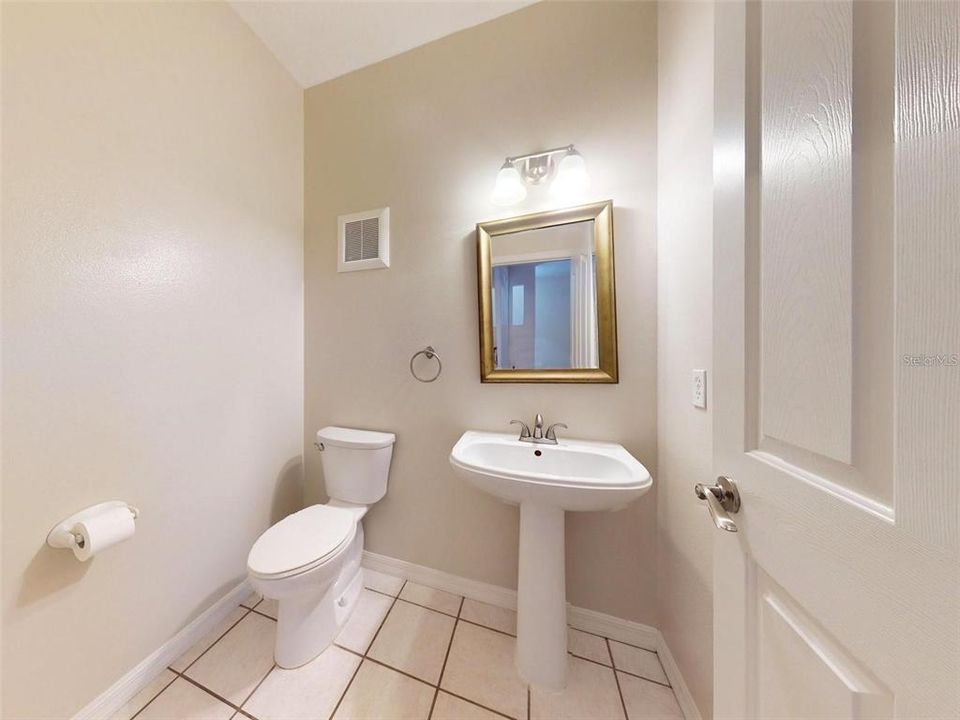 For Rent: $2,299 (3 beds, 2 baths, 2094 Square Feet)